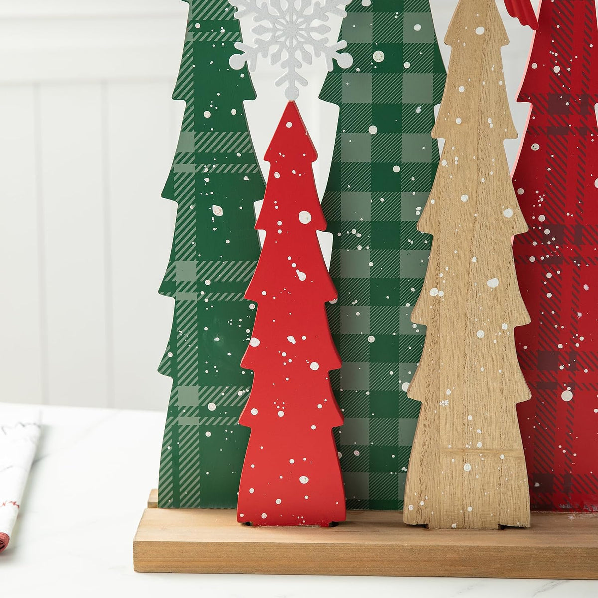 Glitzhome Wooden Christmas Tree Table Decor, 23.5H Rustic Winter Holiday Tabletop Decoration Scattered Forest Set with Cardinals, Snowflakes & North Star for Mantel, Desk, Shelf